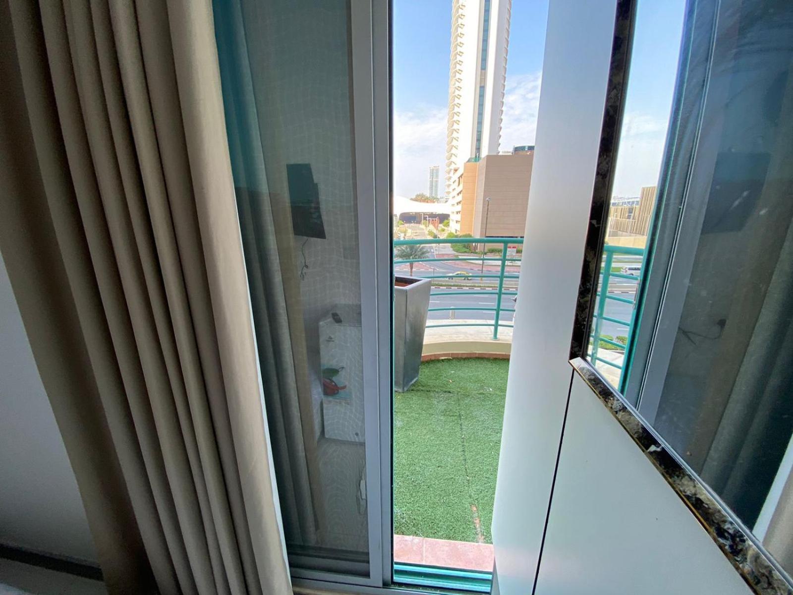 Nice Single Rooms For "Girls" Only In Dubai, Marina 外观 照片