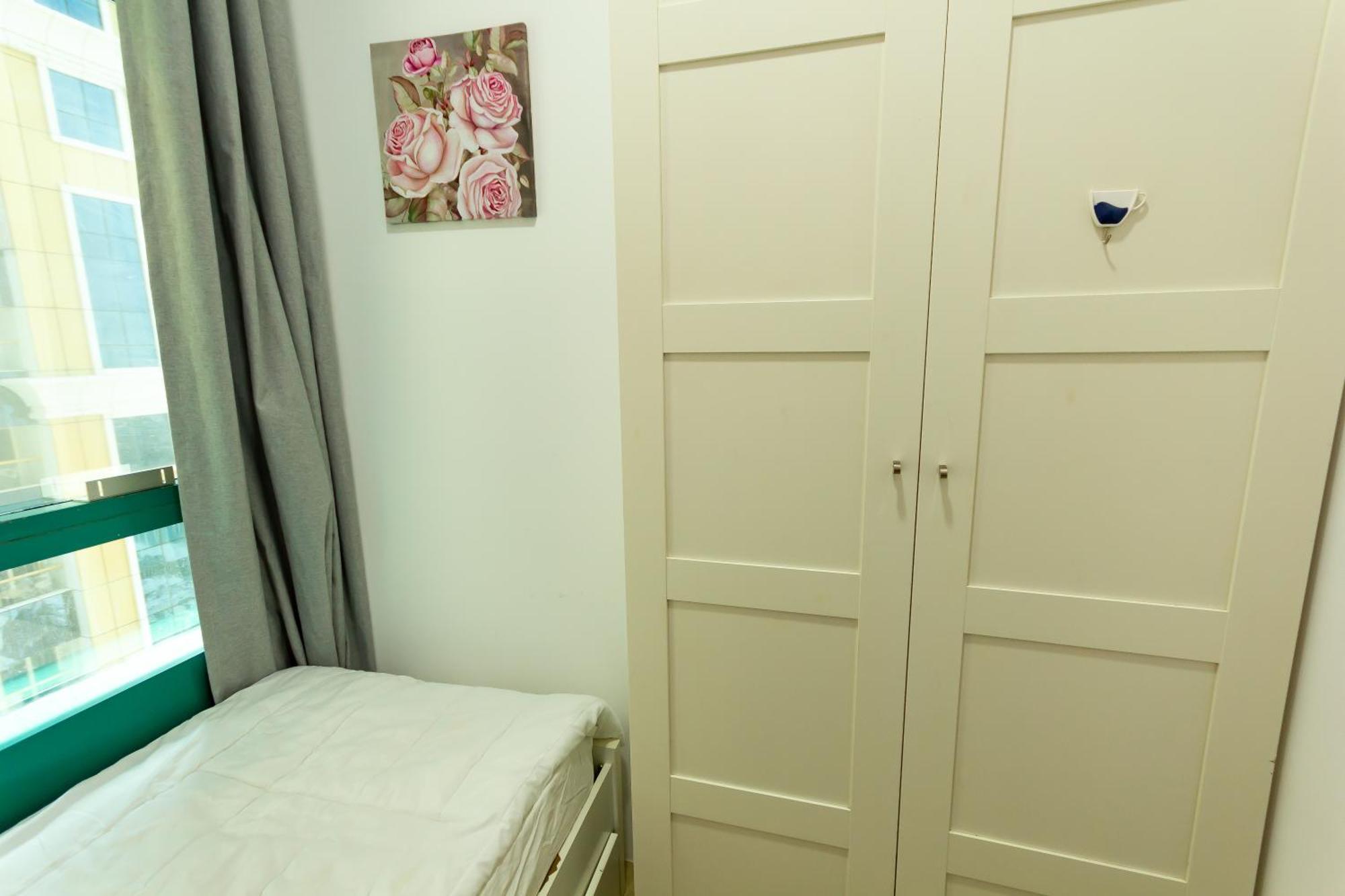 Nice Single Rooms For "Girls" Only In Dubai, Marina 外观 照片