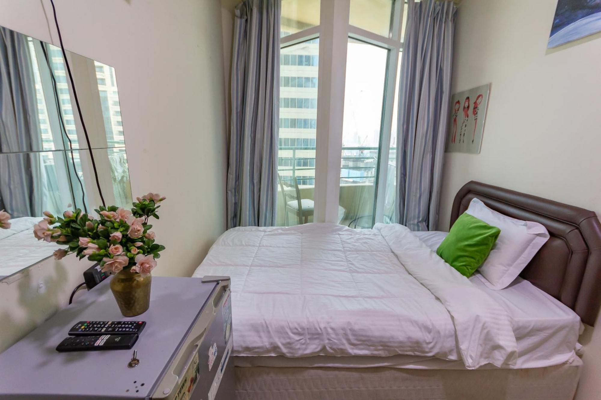 Nice Single Rooms For "Girls" Only In Dubai, Marina 外观 照片
