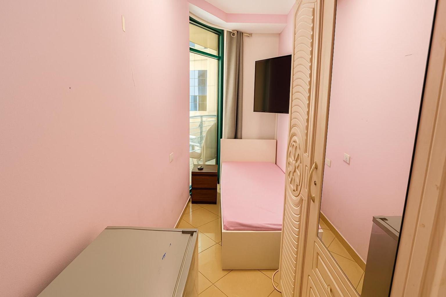 Nice Single Rooms For "Girls" Only In Dubai, Marina 外观 照片