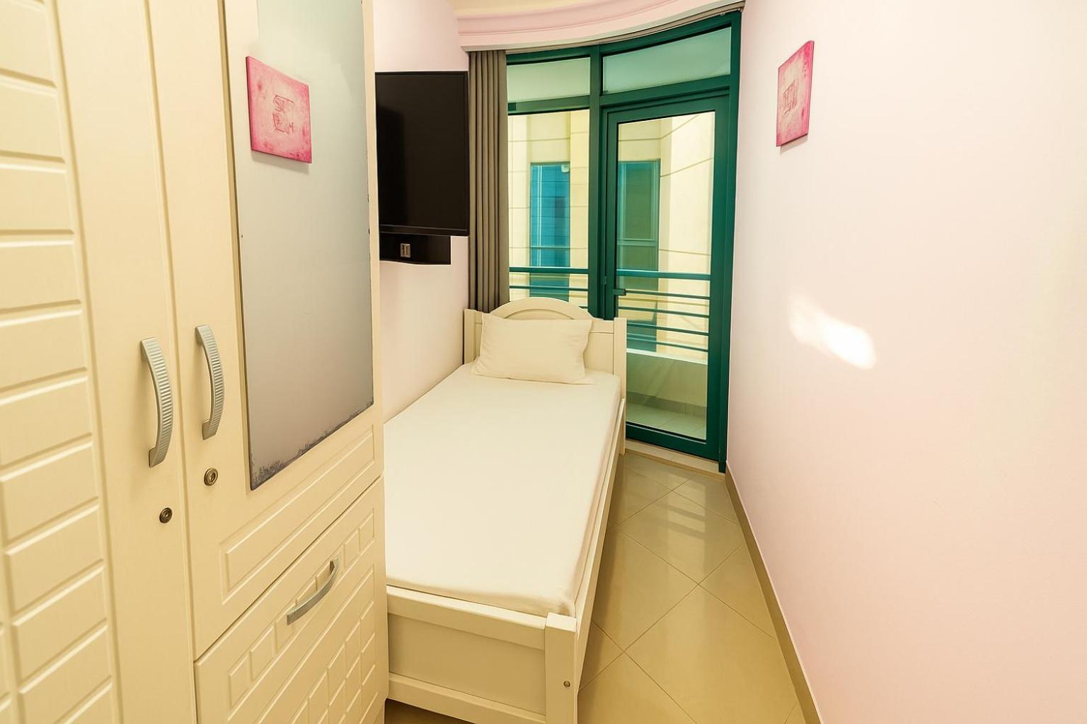 Nice Single Rooms For "Girls" Only In Dubai, Marina 外观 照片